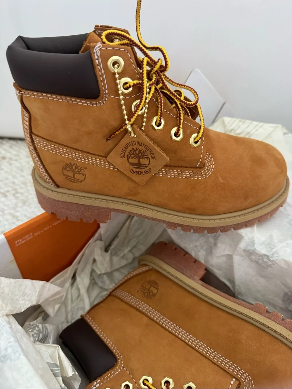 Timberland Kids' Wheat Nubuck Classic Waterproof Boot NWT size 2.5